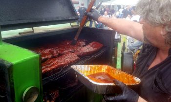 Dan Nielsen and TeamPit serving up deliciousness on the barbecue circuits