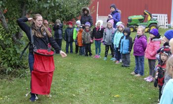 MCC Kindergarten visits Stonegate Apple Orchard