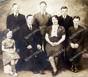 clarence kremer family 3974